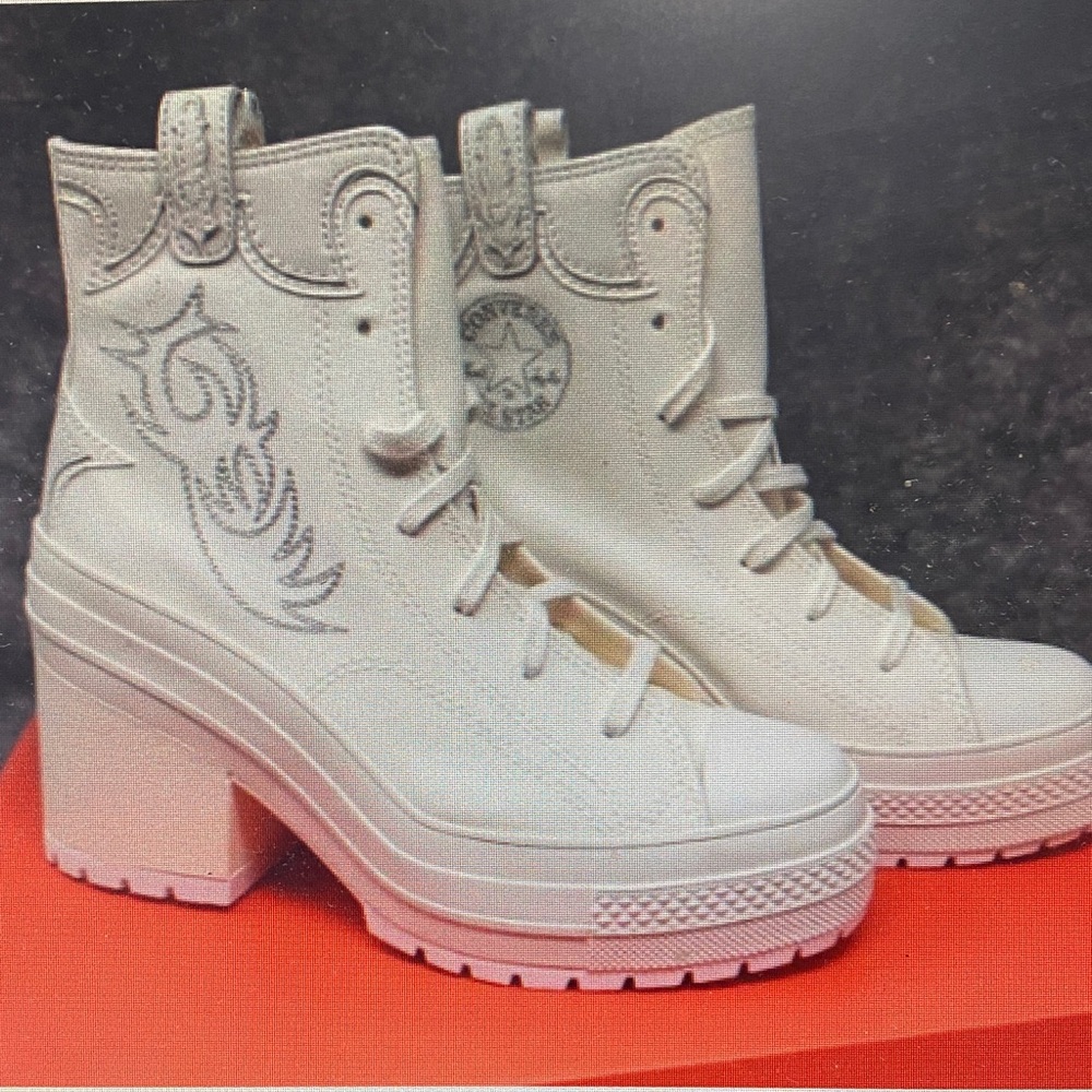 Converse Chuck Taylor 70DeLuxe Hi Western Platform White High-TopSneakers NIB9.5